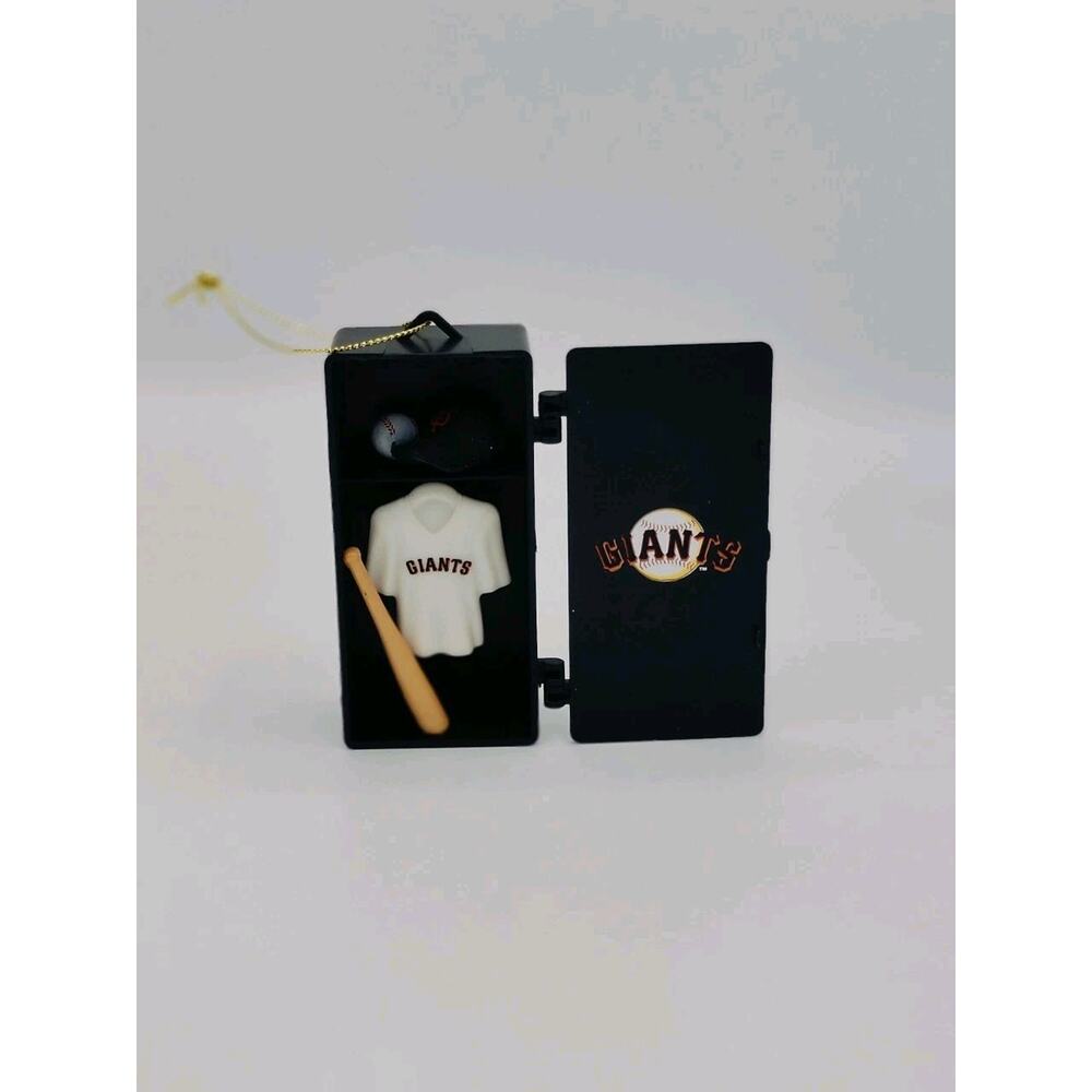 SAN FRANCISCO GIANTS TEAM LOCKER CHRISTMAS ORNAMENT 3.5"